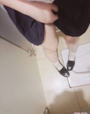 国产玉足脚交在线观看_剧情片免费播放